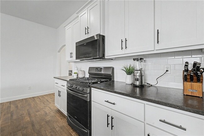 Building Photo - 2040 Periwinkle Pl