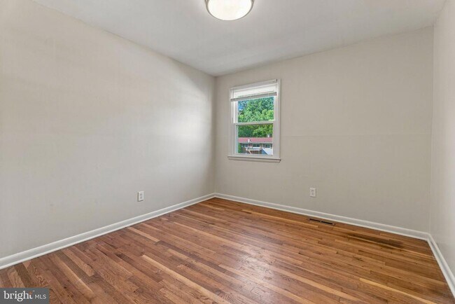Building Photo - 4631 Hawksbury Rd
