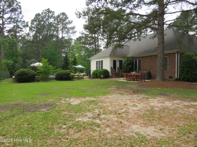 Building Photo - 10 Winding Trail