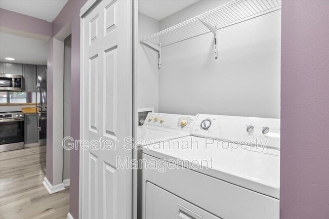 Building Photo - 705 W 47th St
