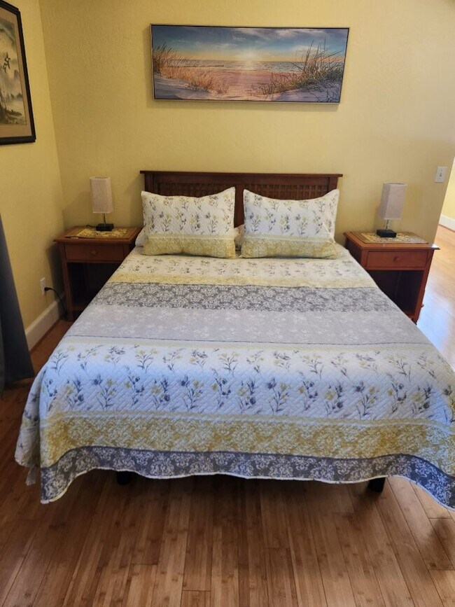 Building Photo - Studio Apartment on 27 Acre Estate | Available Now