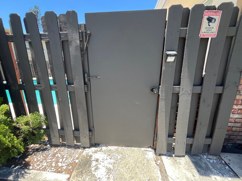 Gated security - 5111 NE 18th Ave