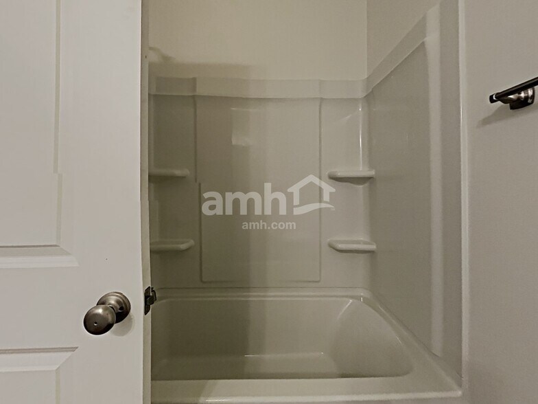 Building Photo - 119 Fairway Crossing Way