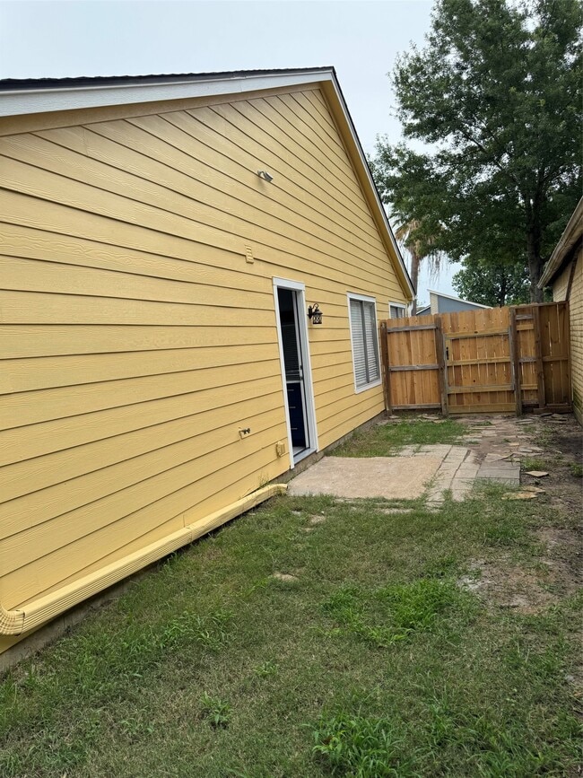 Building Photo - 7511 Log Cradle Dr