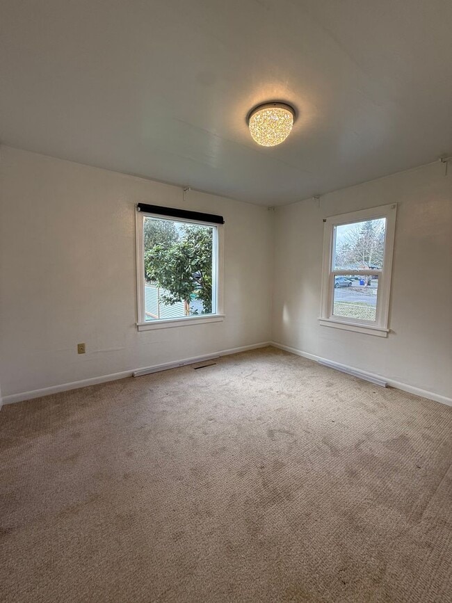 Building Photo - Well-Maintained 3-Bedroom Home in Prime Everett Location