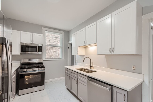 Building Photo - 7449 S Vernon Ave