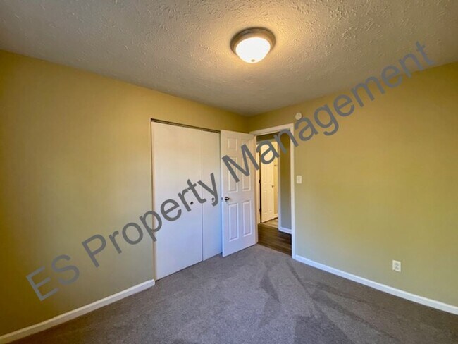 Building Photo - 3 Bedroom 1 Bathroom Ranch Style Home in Perry Township!