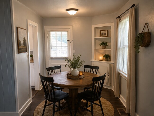 Building Photo - 3 Bedroom, 1 Bath House for Rent – Cozy & Convenient!