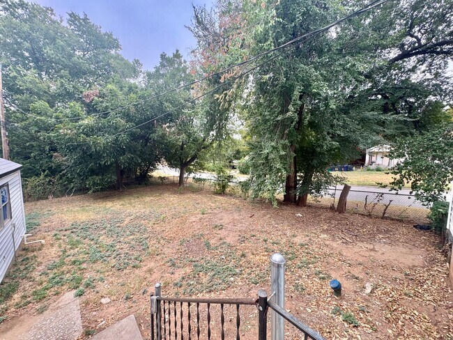 Building Photo - 1000 N Tabor Dr