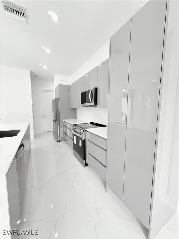 Building Photo - 702 Zemil Ct