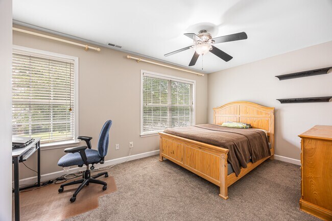 Building Photo - 1903 Dundalk Rd