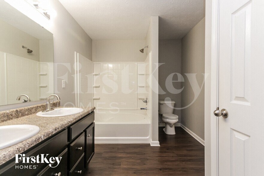 Building Photo - 2116 Willow Oak Ct