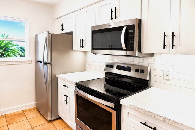 Building Photo - 2744 Briarhurst Dr