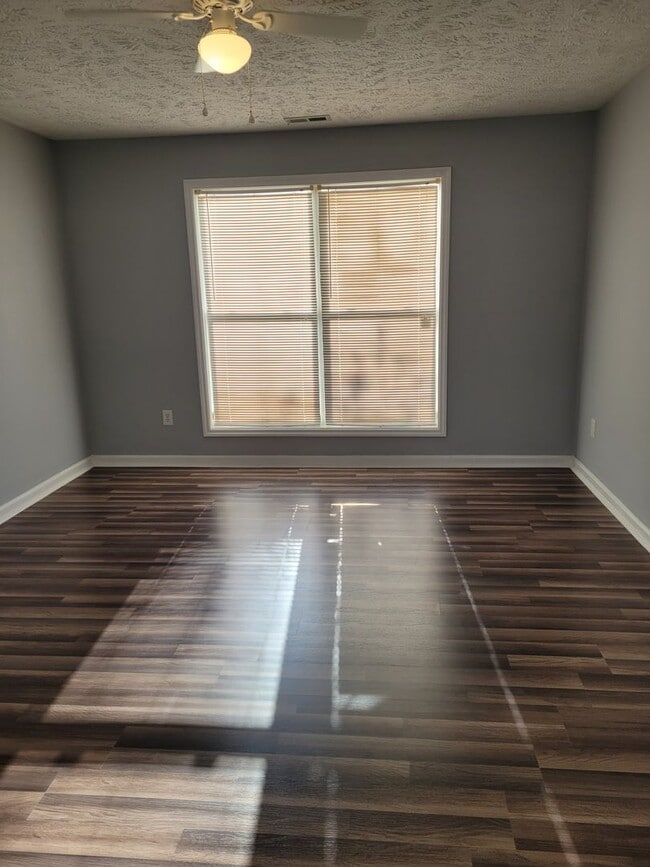 Building Photo - Recently Updated Condo for Home