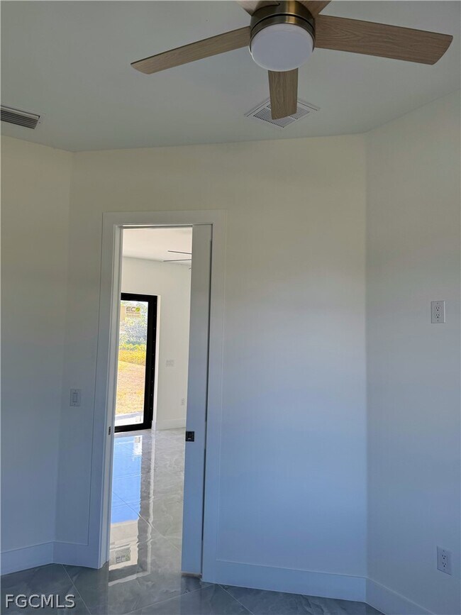 Building Photo - 735 Worth Ave S