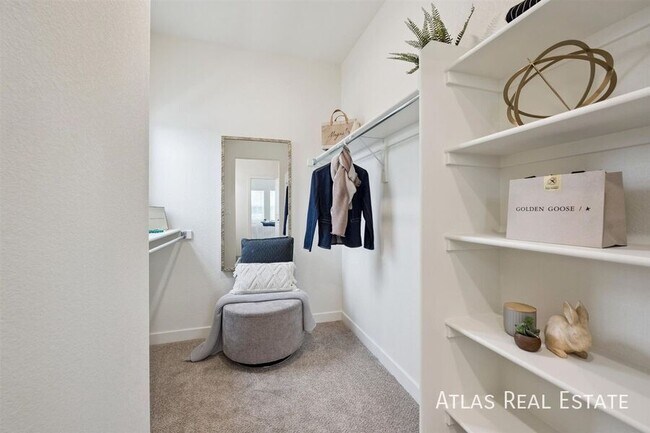 Building Photo - 644 Hewlett Aly