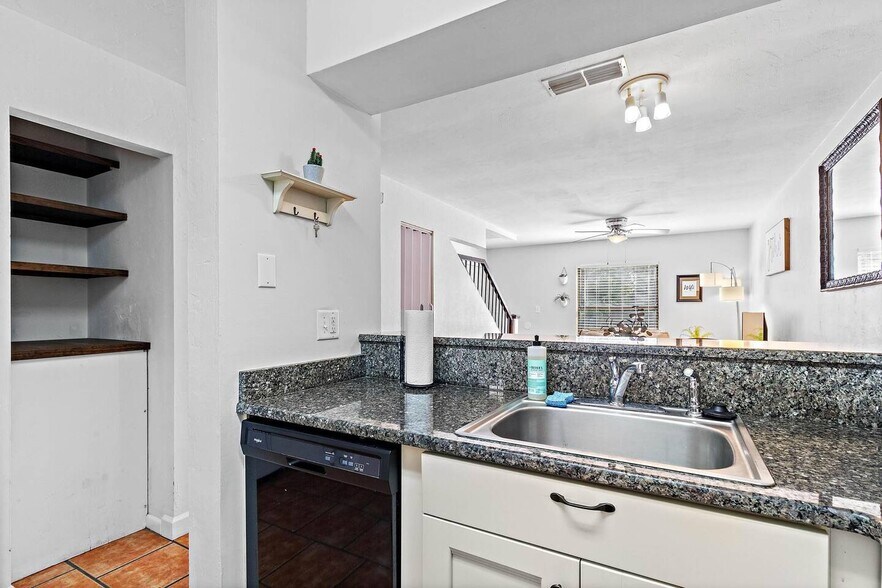 Building Photo - 2228 SW 39th Dr