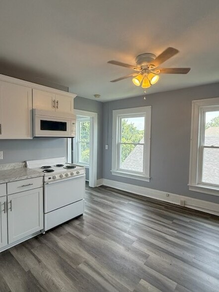 Kitchen - 512 Stuart St