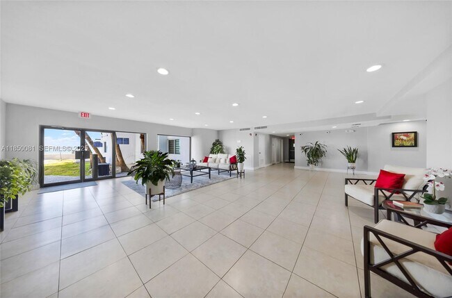 Building Photo - 1880 S Treasure Dr