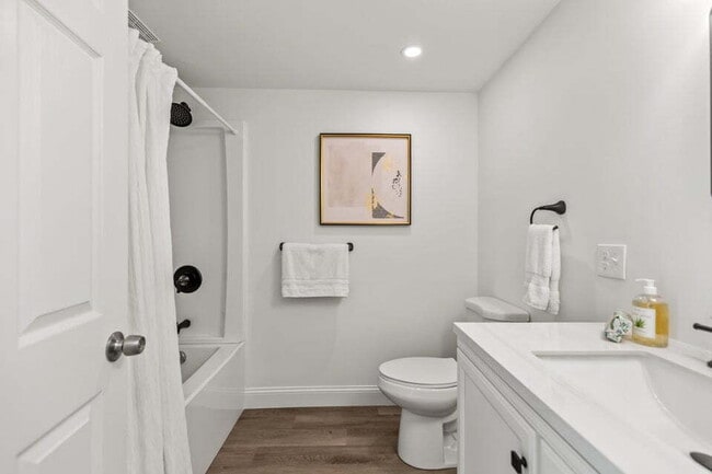 Building Photo - Move-In Ready! Updated Biddeford 3BR/2BA H...