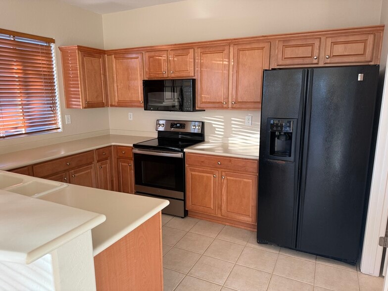 Kitchen - 1879 W Owens Way