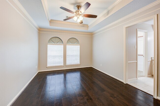 Building Photo - 11 E Wedgemere Cir