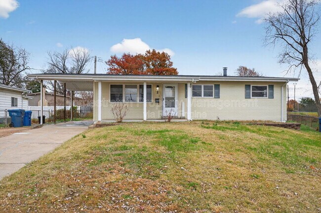 Primary Photo - 2 Canary Ct