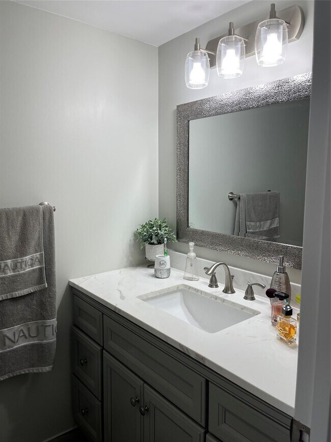 Building Photo - 113 Lake Pine Cir