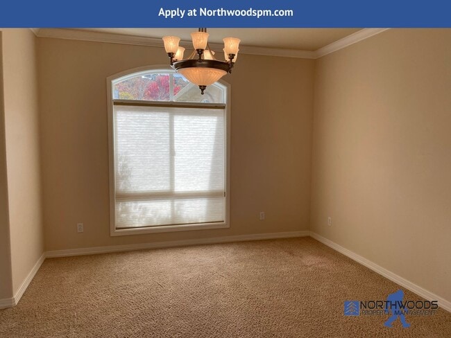 Building Photo - PET FRIENDLY!! Beautiful 3 Bedroom 2 Bath Home in Eagle Point Golf Course Community