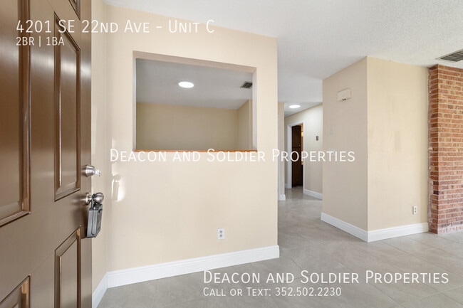 Building Photo - 4201 SE 22nd Ave