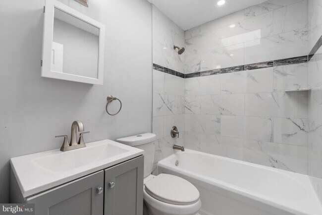 Building Photo - 1401 18th Pl SE