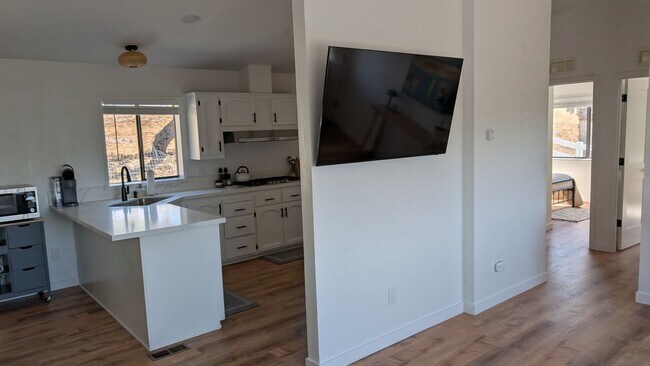 Building Photo - 9212 794-798 Manuela Way