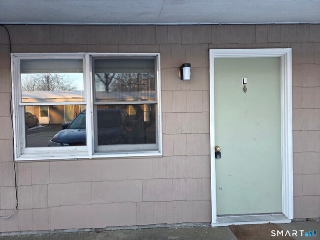 Building Photo - 100 Hickory St