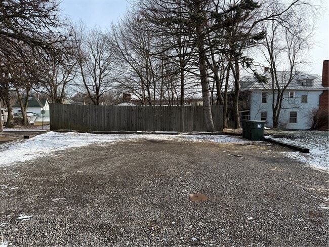 Building Photo - 317 12th St NE