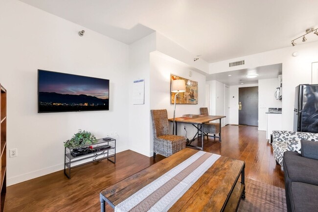 Building Photo - Lakefront Resort Living with Stunning Views in Lake Las Vegas!