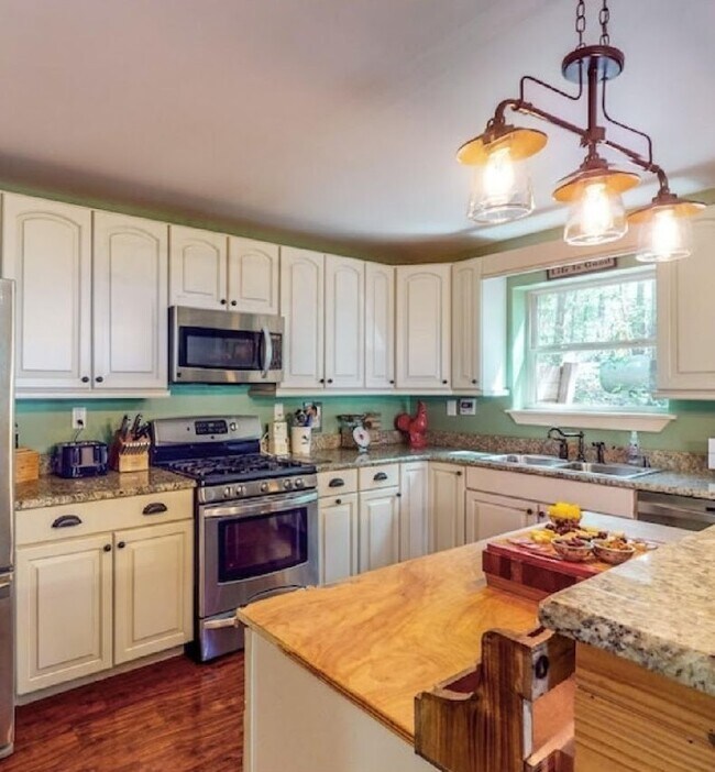 Building Photo - 4722 Grassy Pond Rd