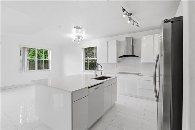Building Photo - 3802 SW 165th Terrace