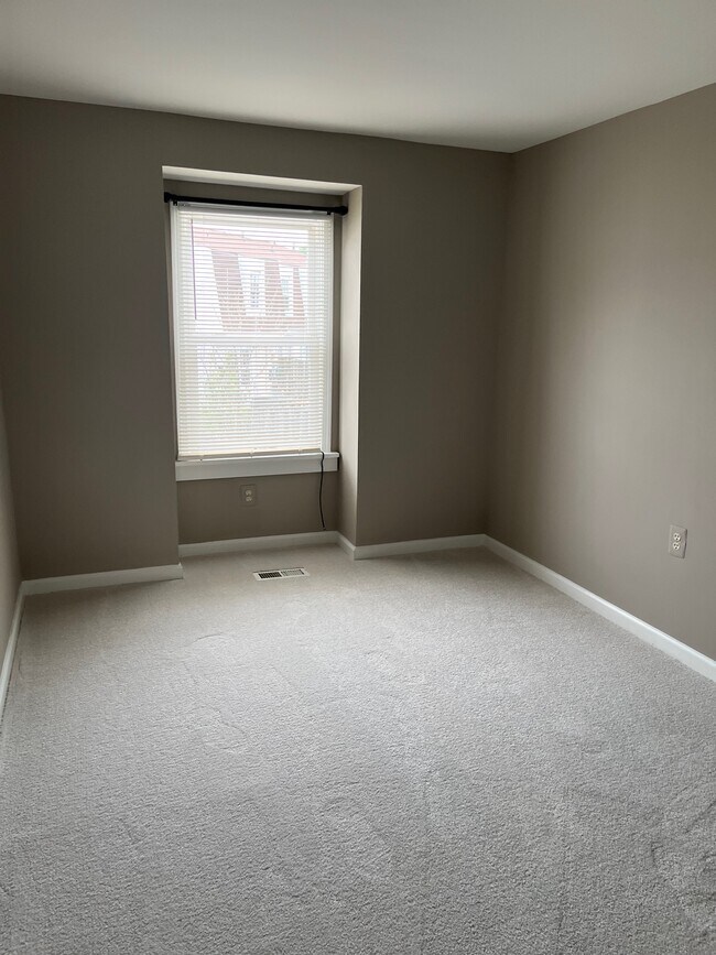 Building Photo - 8517 Pioneer Dr