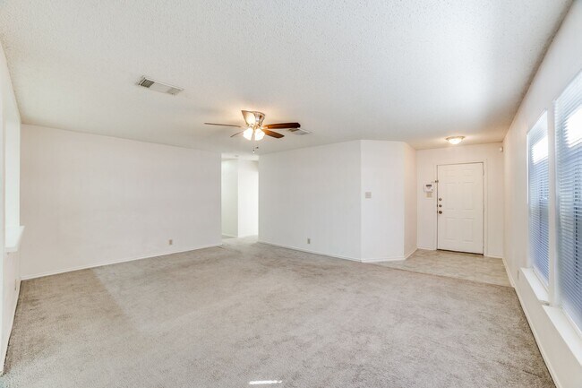 Building Photo - Welcome home to this single-story home in highly desirable Northwest Crossing