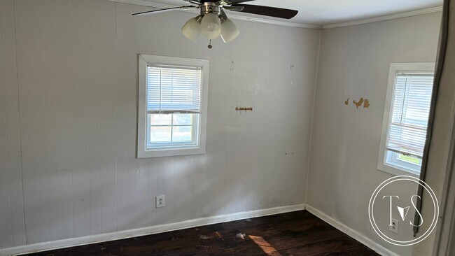 Building Photo - WINTER MOVE-IN SPECIAL: 50% OFF 1st FULL MONTH OF RENT** (**see description for details)