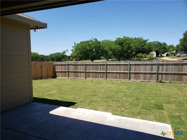 Building Photo - 5906 Blackstone Dr