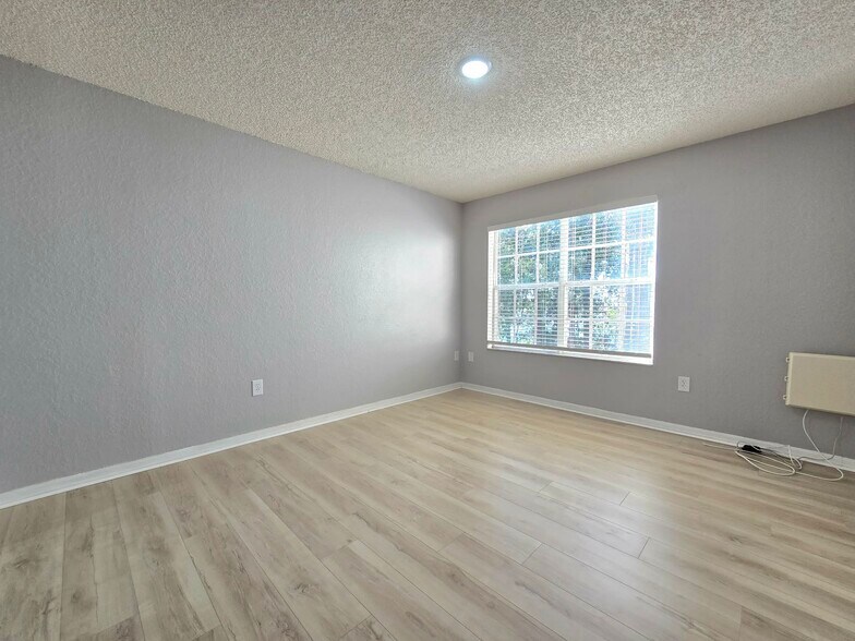 Building Photo - 4240 Summer Landing Dr