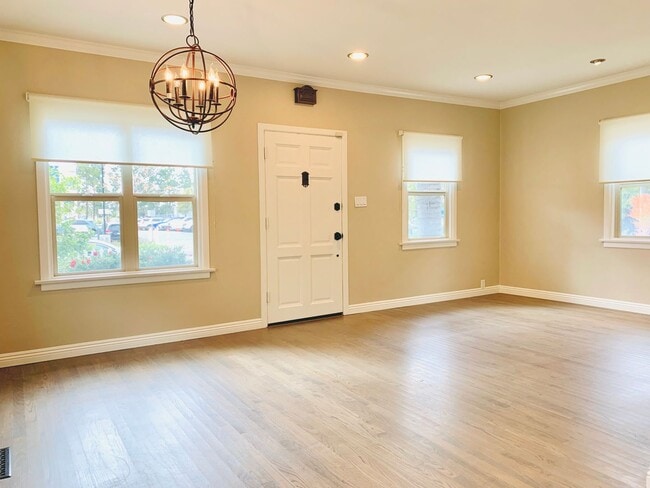 Building Photo - Gorgeous 3BD/2BA House in Hillcrest - Available NOW!