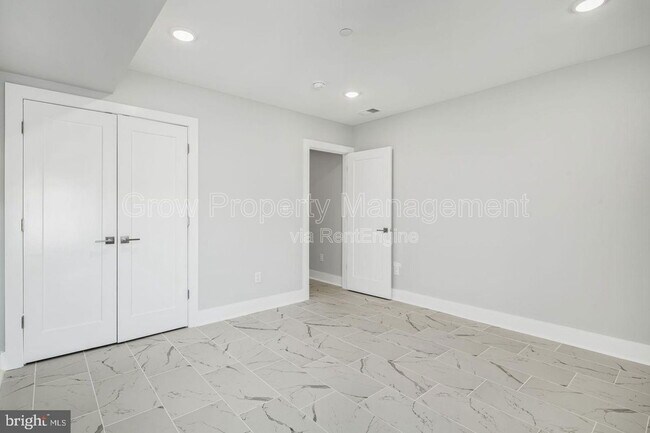 Building Photo - 1904 E York St