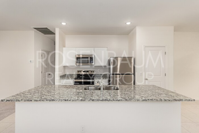 Building Photo - 47662 W Mellen Ln