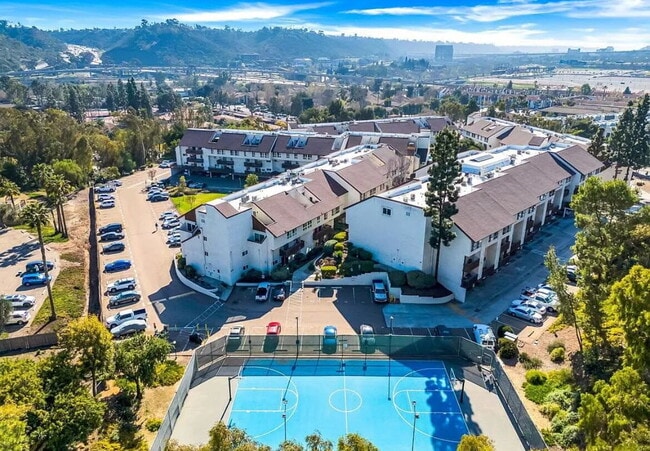 Building Photo - This 1-bedroom, 1-bathroom unit offers an ideal blend of comfort, convenience, and community