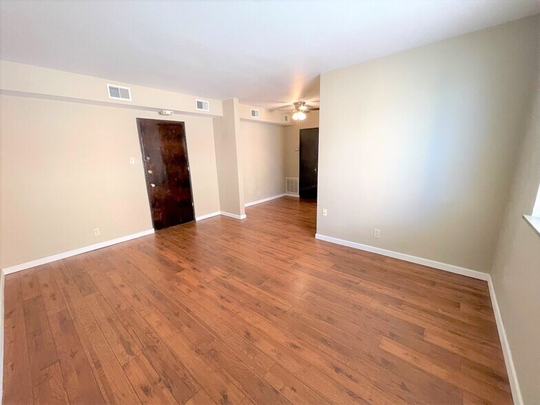 Building Photo - 5712 Phillips Ave