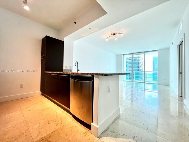 Building Photo - 950 Brickell Bay Dr