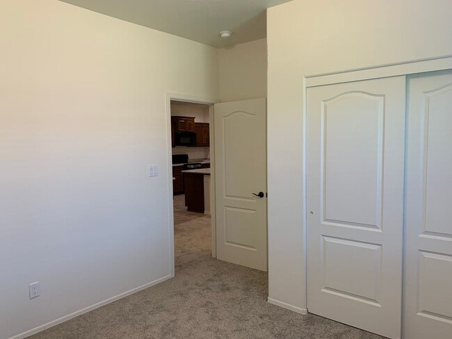 Building Photo - NEWER 4 BEDROOM HOME IN PARK WEST!