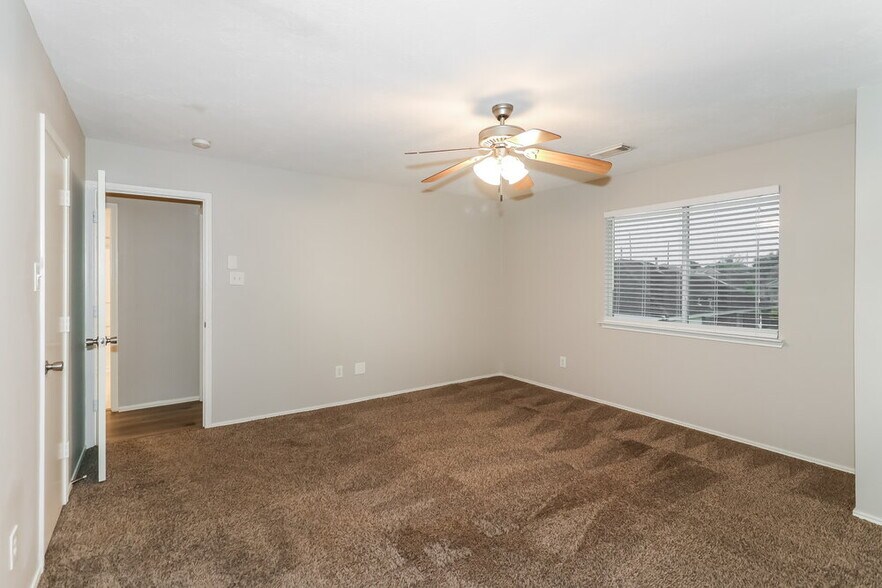 Building Photo - 11811 Sunny Stream Dr